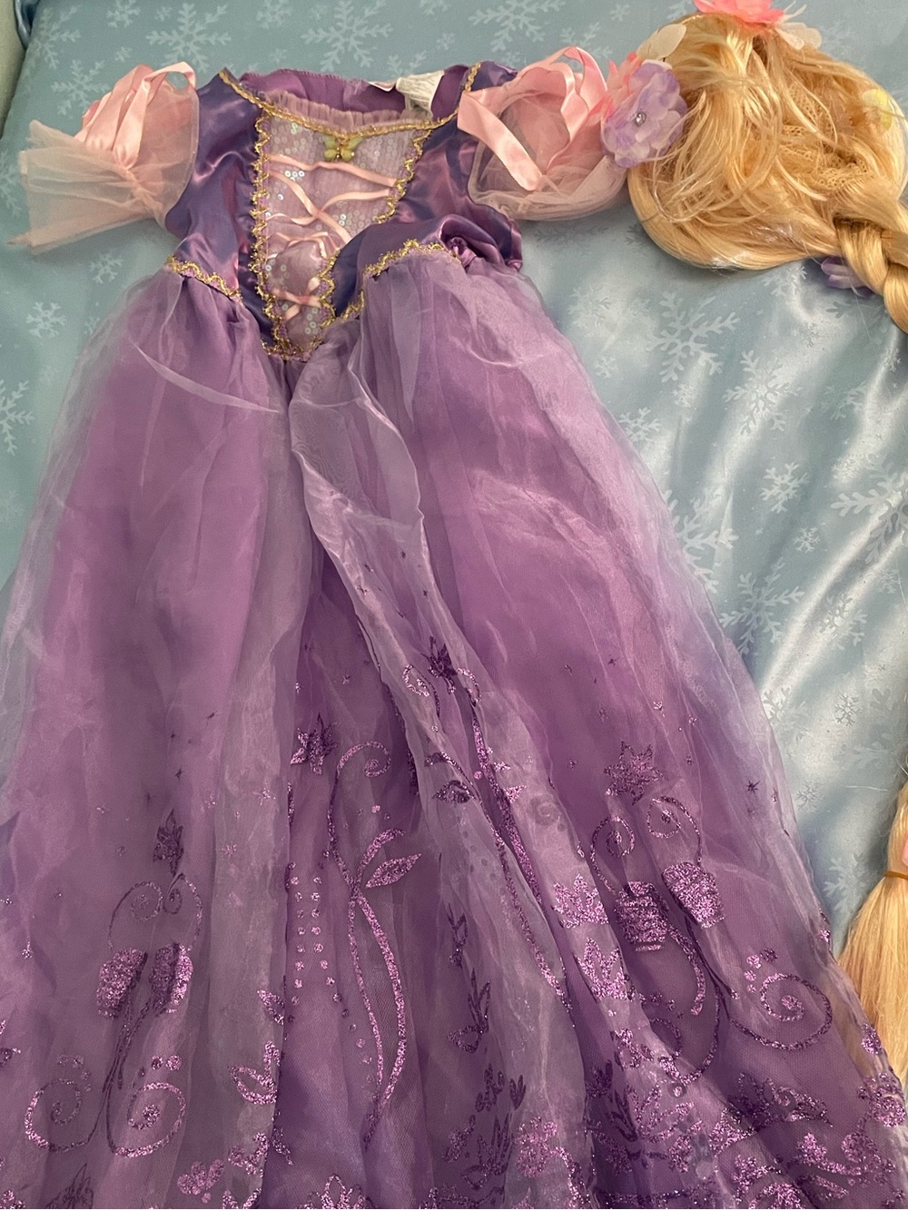 Rapunzel dress and wig size 7-8 good condition